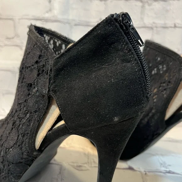 FERGIE Open Toe Black Lace Heels-8 - Picture 6 of 6